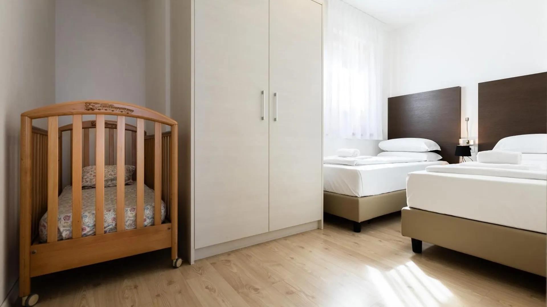 Residence La Corte Danese 토리델베나코 아파트호텔