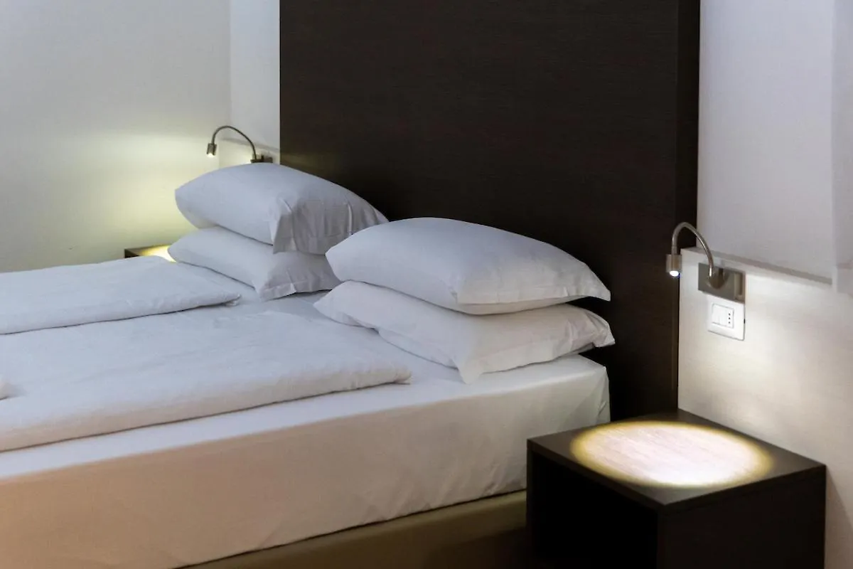 Residence La Corte Danese 토리델베나코 2*,